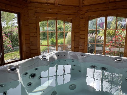 jacuzzi de l'hôtel à sauzon, moment de détente après le tour de belle-ile à pied