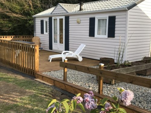 Terrasse du bungalow pour 4 personnes avec deux chambres aux Tamaris