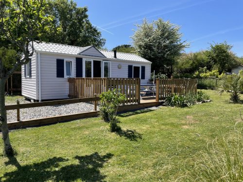 Bungalow à l'hôtel tamaris avec terrasse donnant dans le jardin